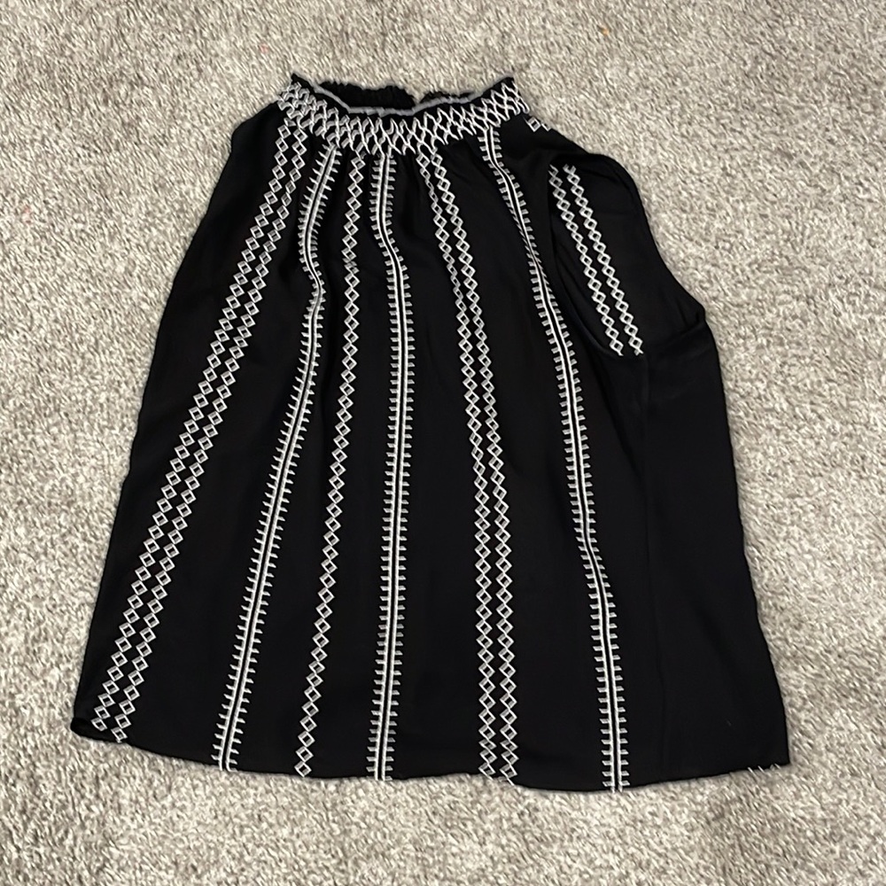 Black and White WHITE HOUSE BLACK MARKET blouse